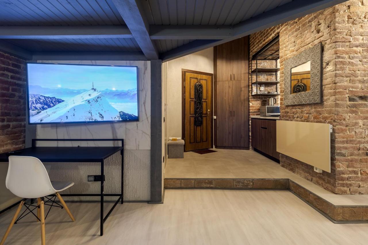 Lesi Apartment With Terrace Lviv Exterior photo
