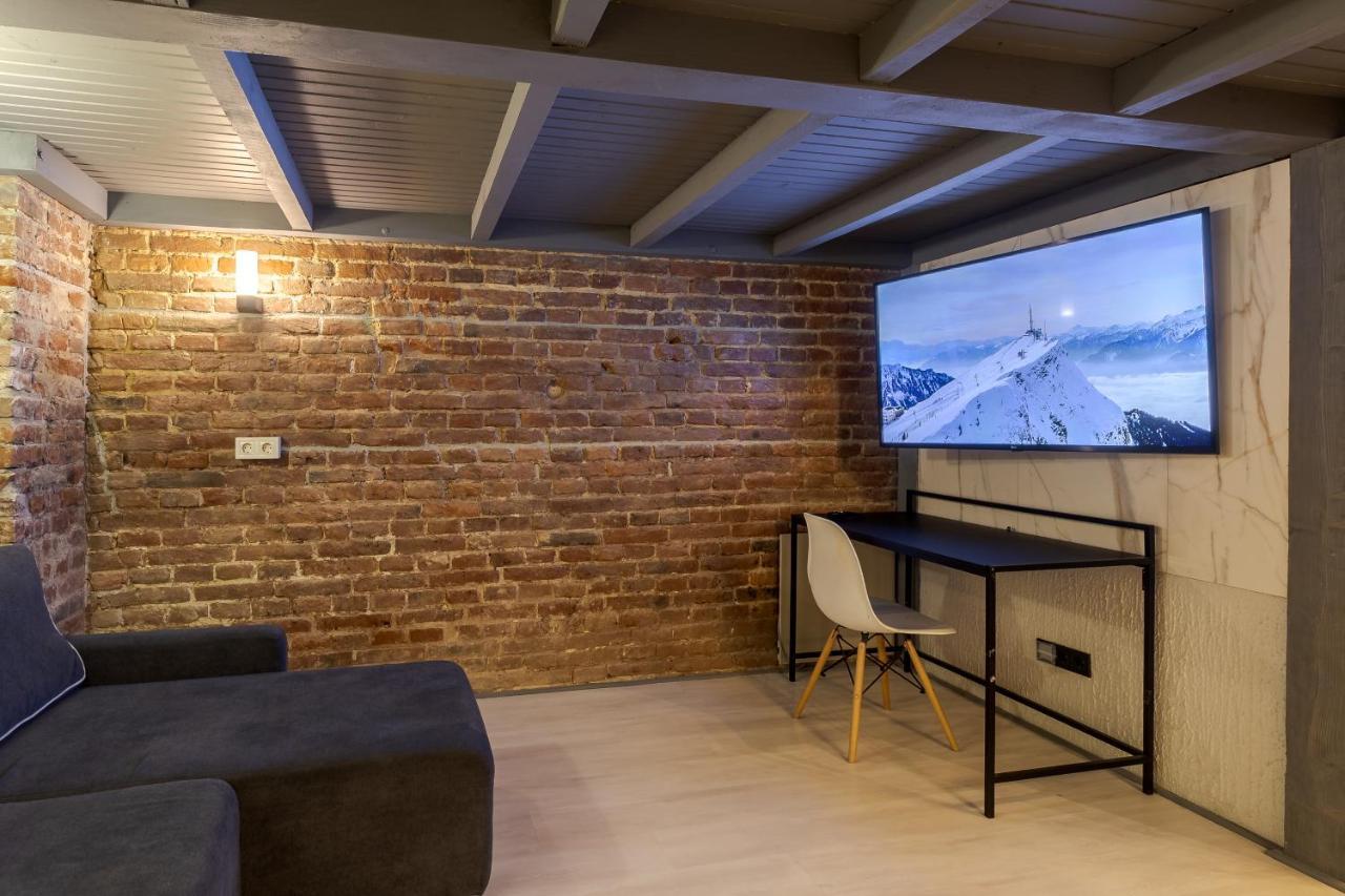 Lesi Apartment With Terrace Lviv Exterior photo